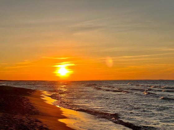 Zachód słońca nad plażą w Sztutowie